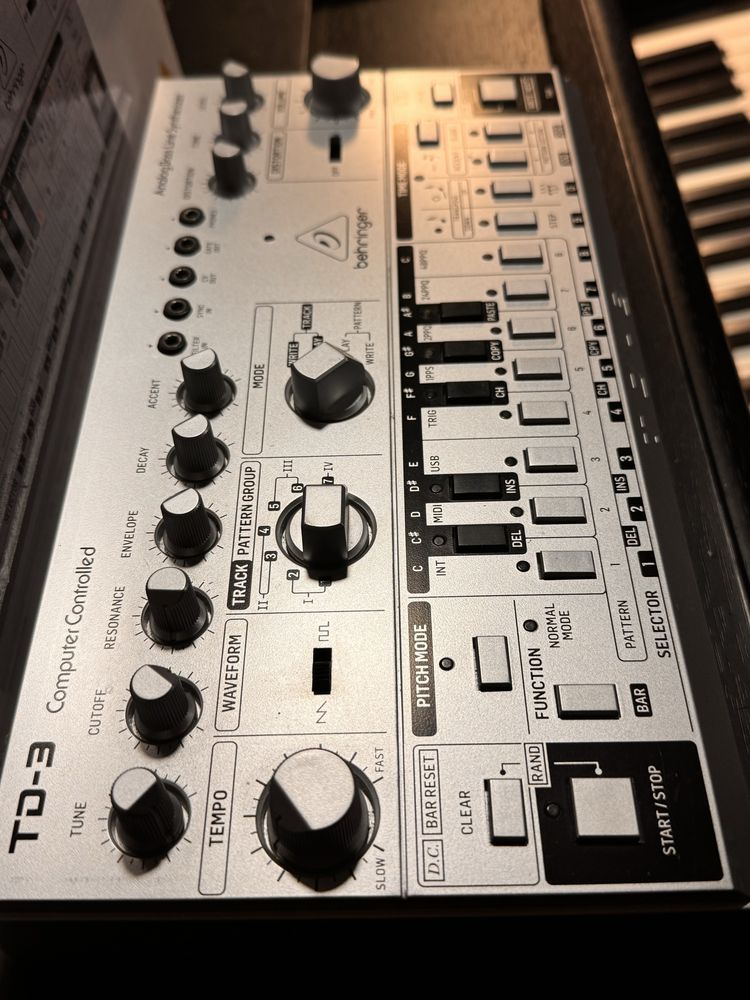 Legendarny TD-3-SR Analogowy syntezator linii basowej z Distortion