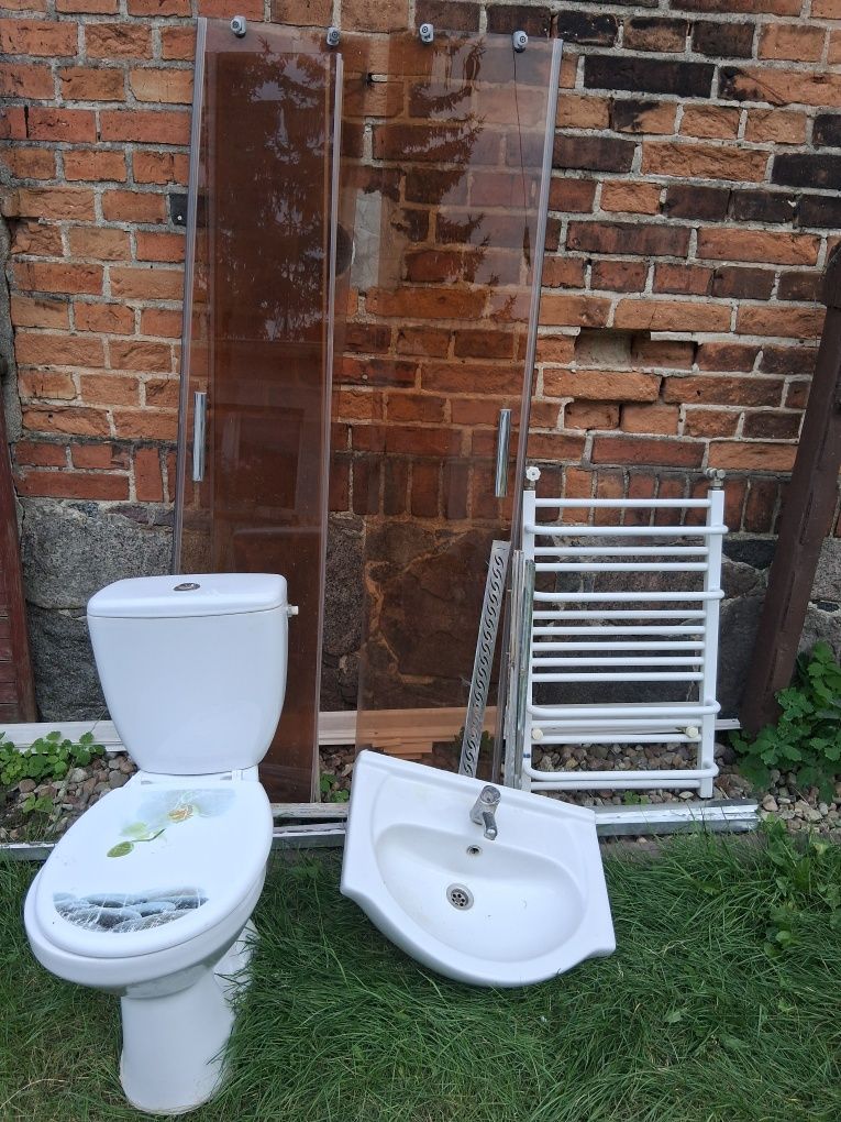 Kabina,toaleta umywalka,grzejnik do łazienki
