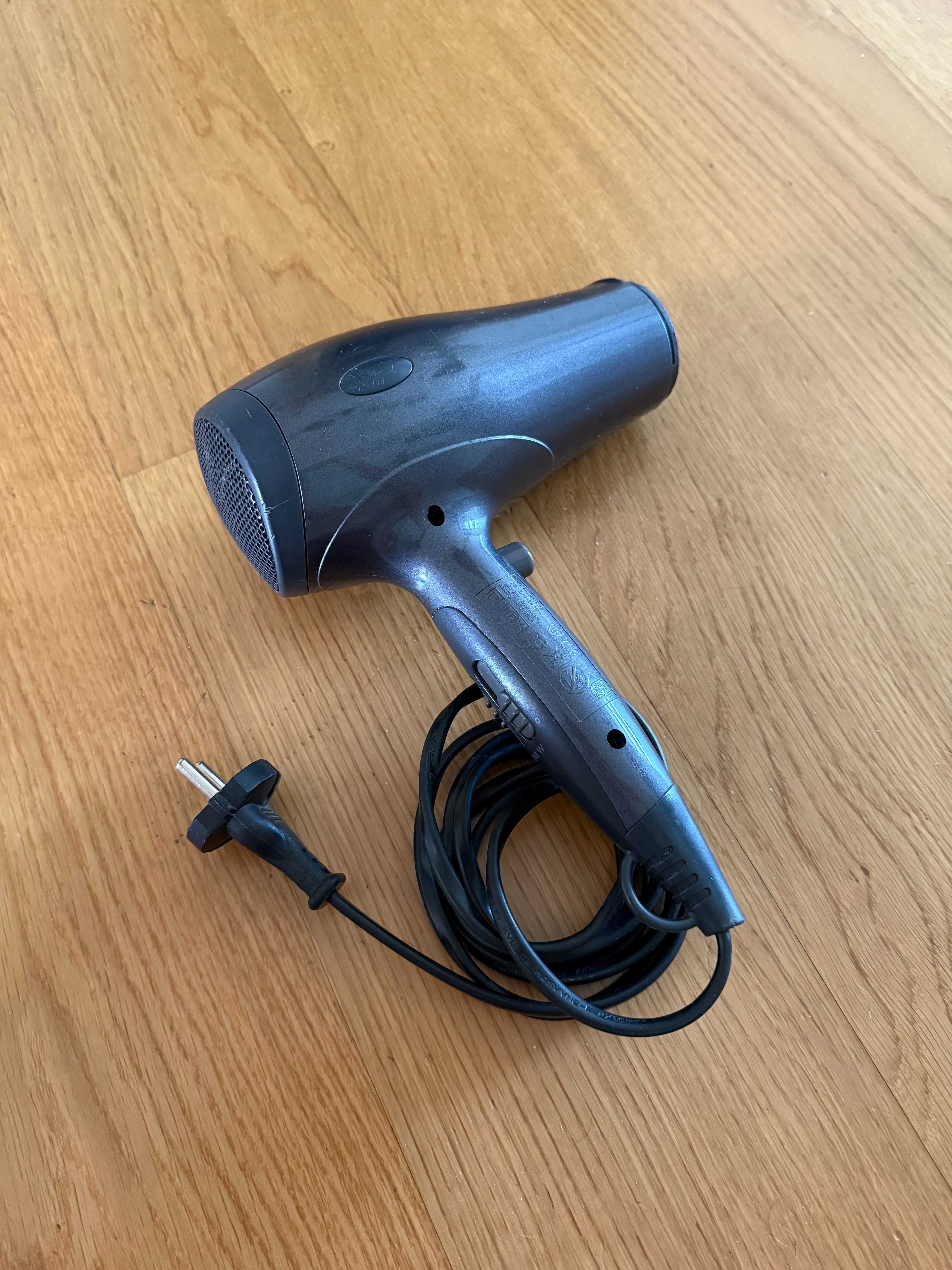 Suszarka do włosów Philips SalonDry Active ION