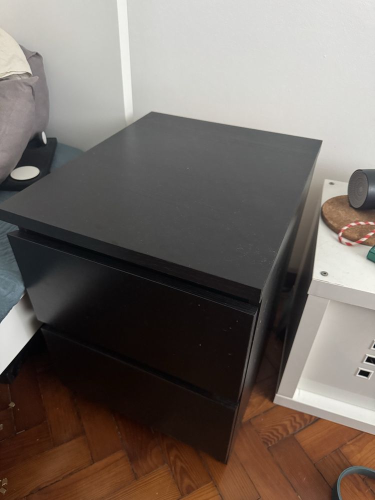 Cama + mesa de cabeceira 160x200 Ikea Malm completa