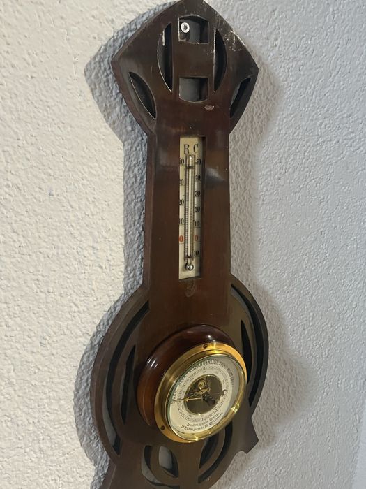 Barometr rzezbiony lakierowany
