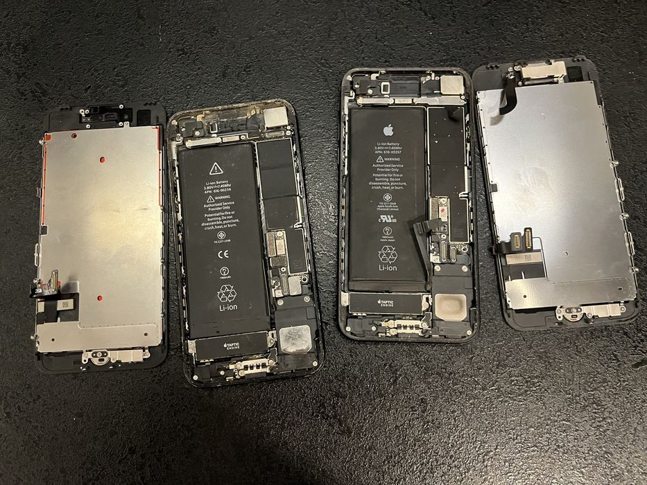 Dwa iPhone 7 na części