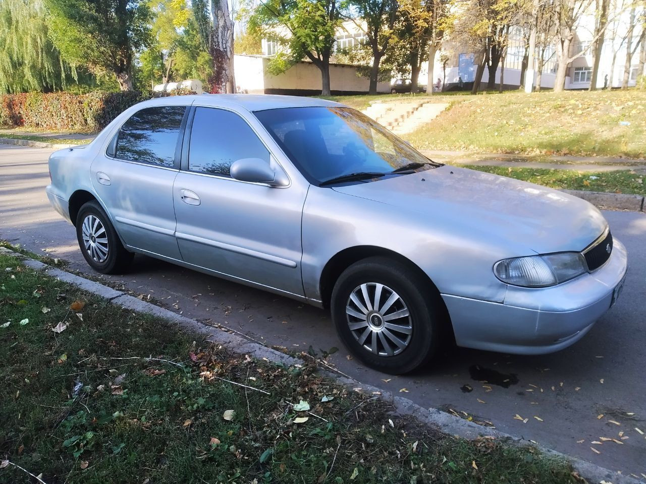 Автомобіль Kia Clarus