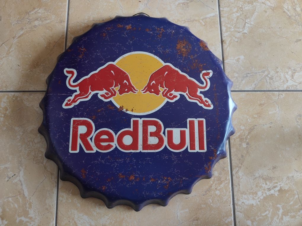 3 caricas decorativas Redbull