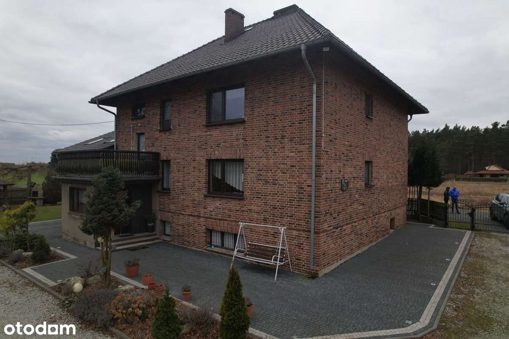 Piękny dom z siedliskiem nad rzeką Liswartą - garaż, stodoła, chlewnia