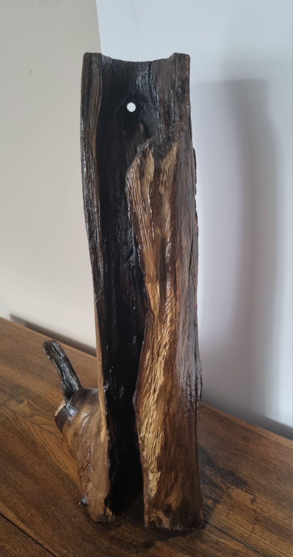 Lampa z drewna ręcznie robiona