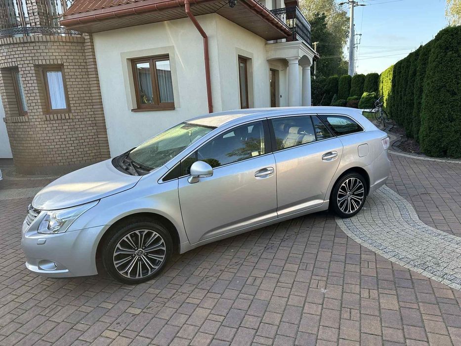 Toyota Avensis 1.8 Benzyna / Kamera / serwisowana /