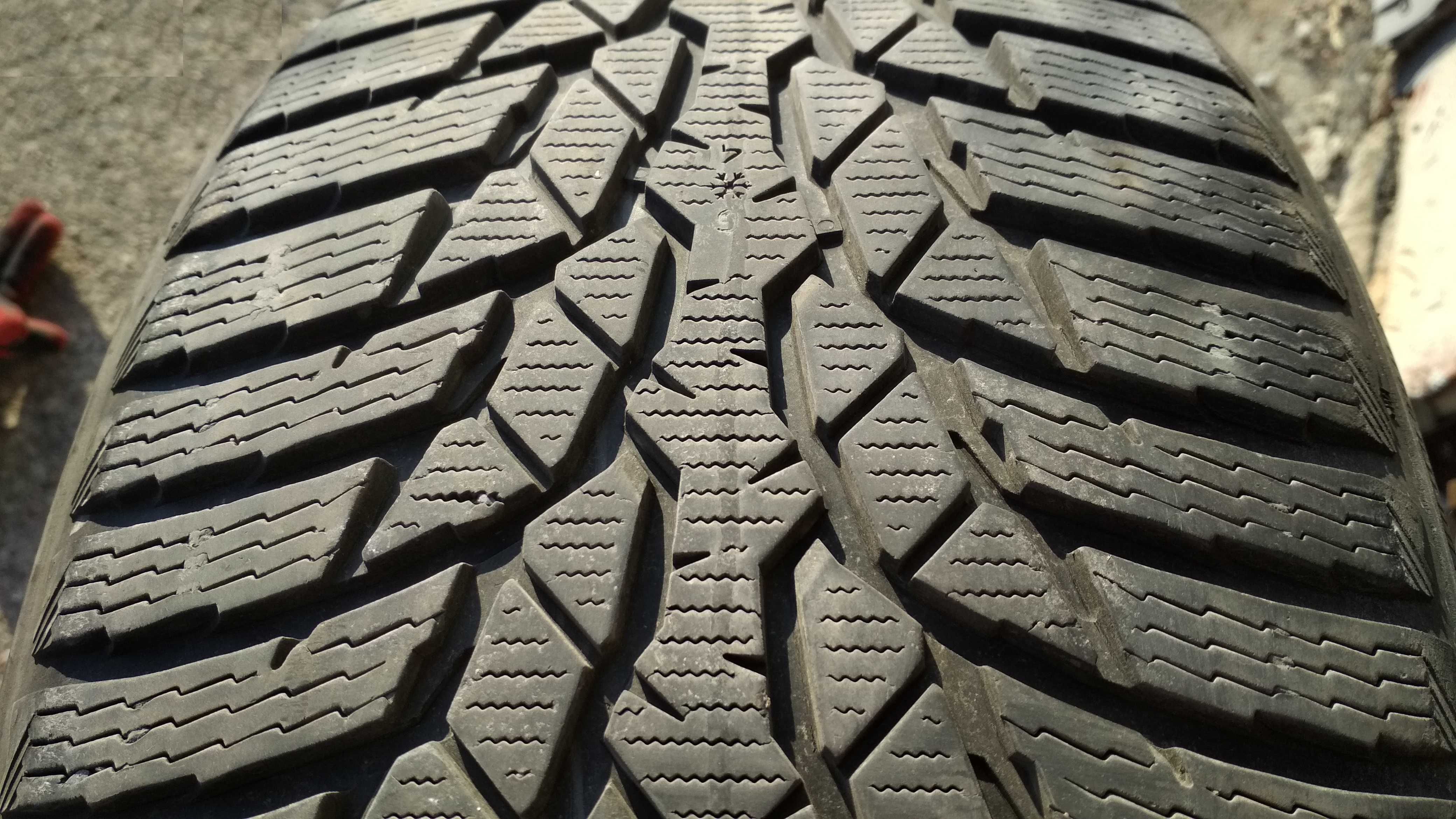 Opony Nokian WR D4 235/50/17 100V XL DOT 3317 ~5,5mm 2 szt.