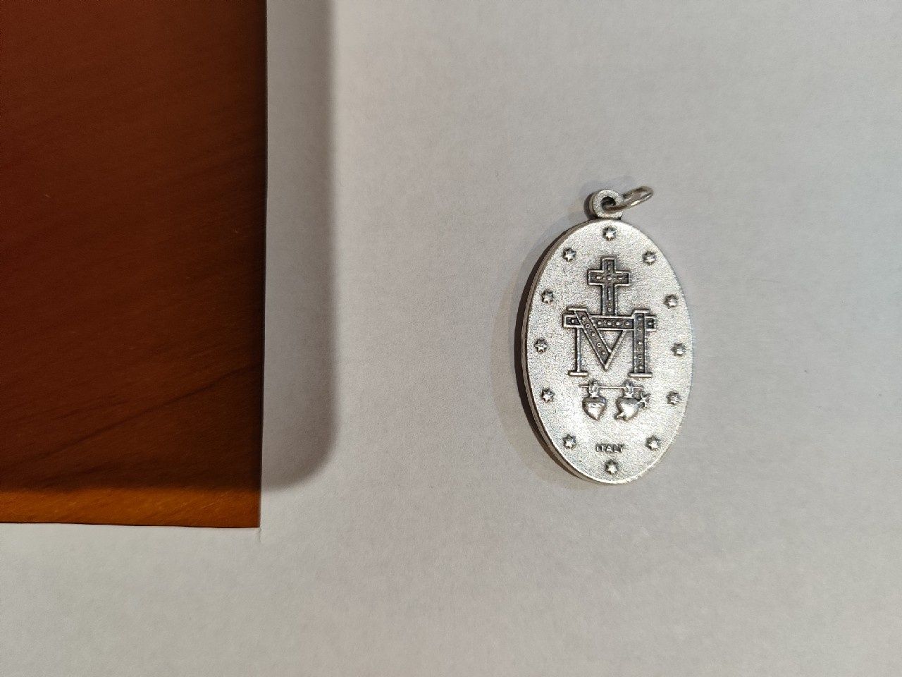 Medalik Niepokalanej po łacinie 2.5 cm x 4.5cm