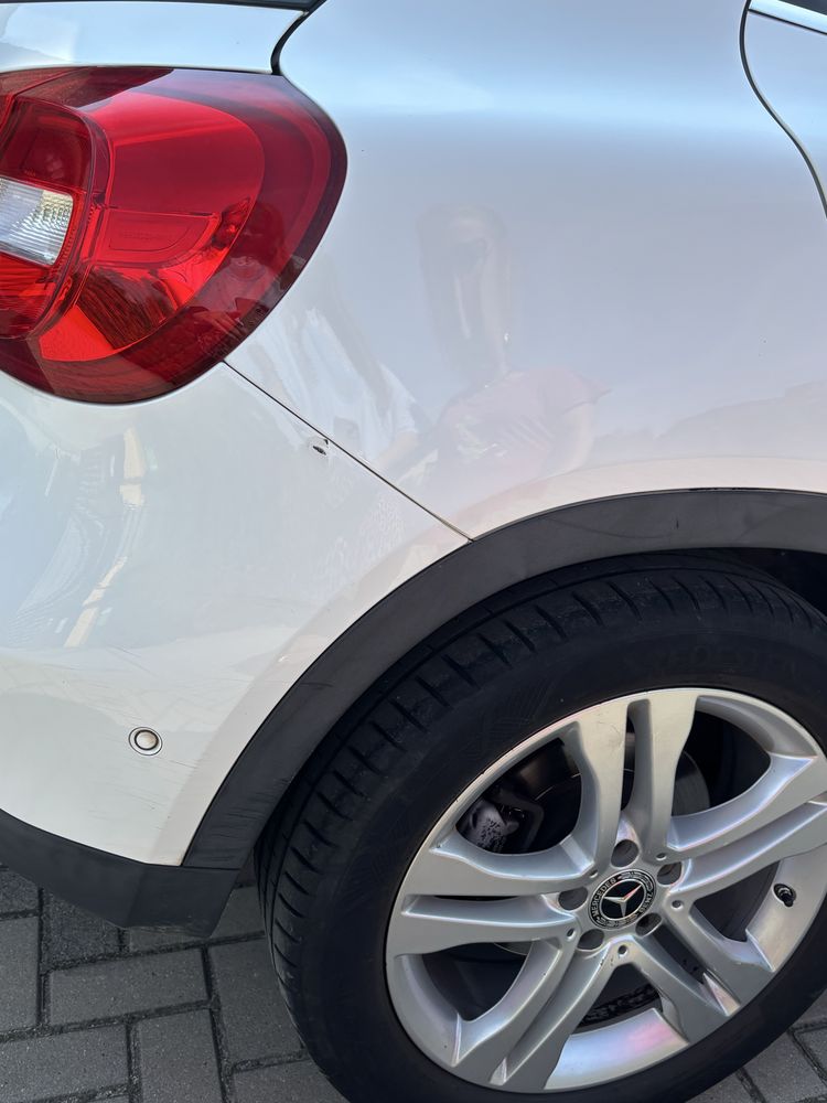 Mercedes Benz GLA 180 bialy