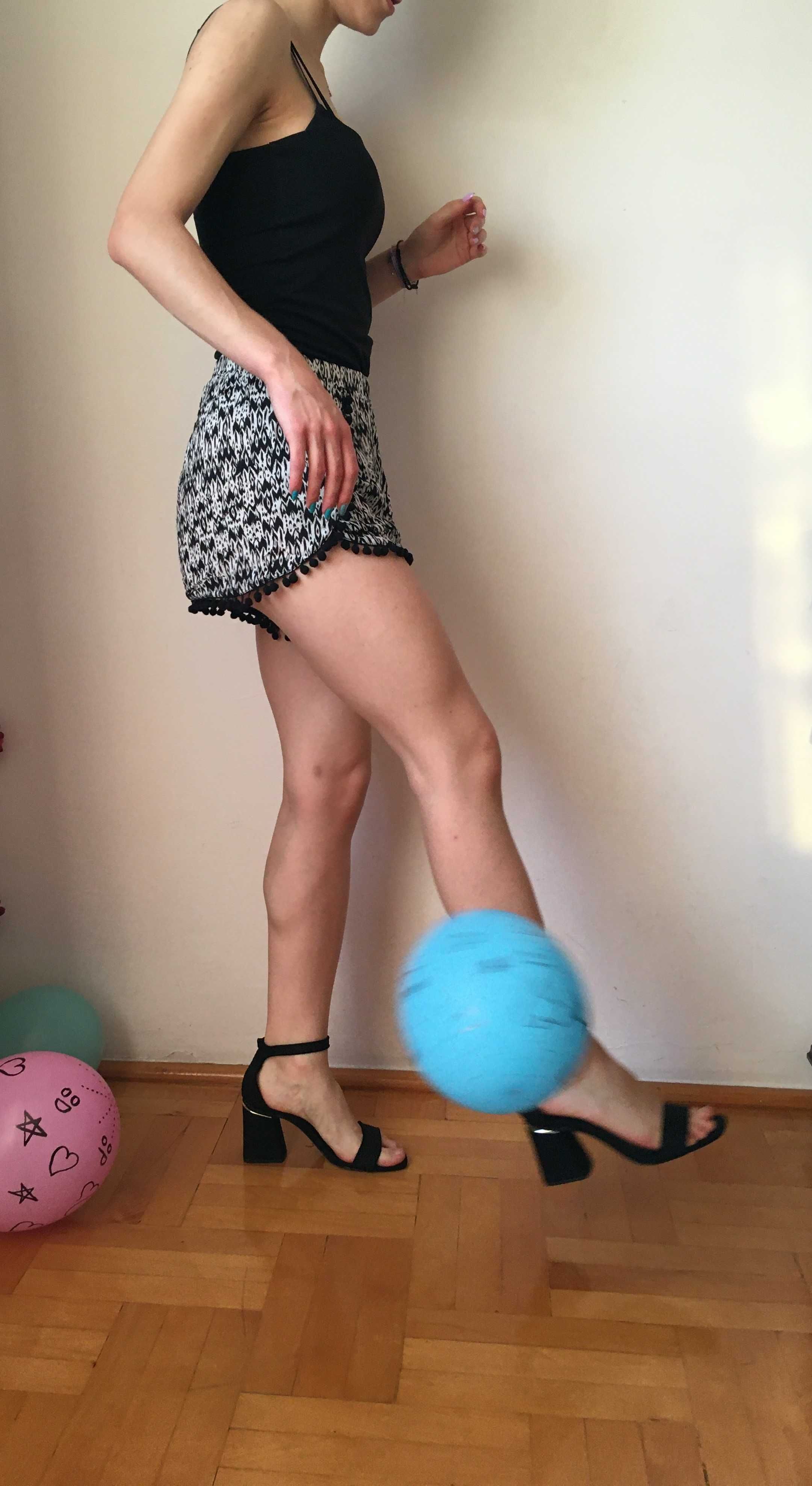 Spodenki shorty letnie 38 L H&M pomponiki biało czarne