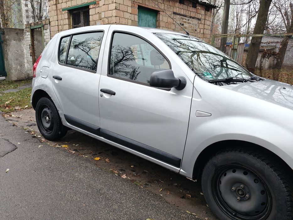 Dacia Sandero 2009 1.2 MT