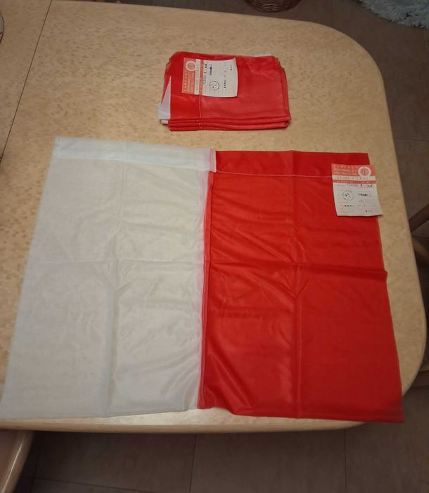 Flaga Polski o wymiarach  67 /107 cm