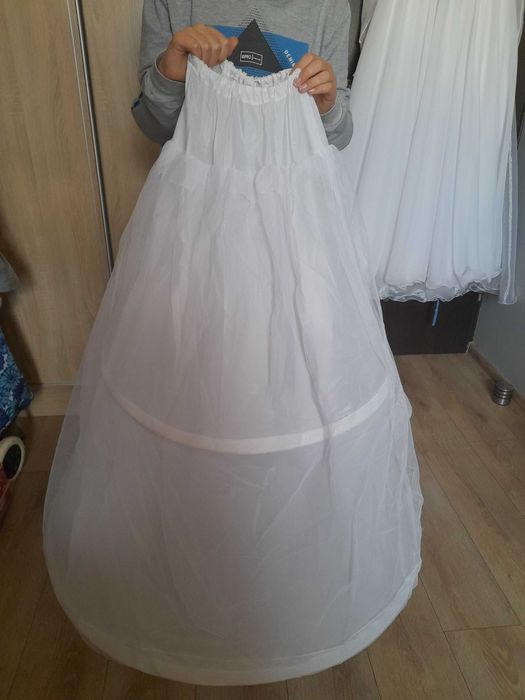 Suknia ślubna + sztywna halka + rękawiczki + długi welon