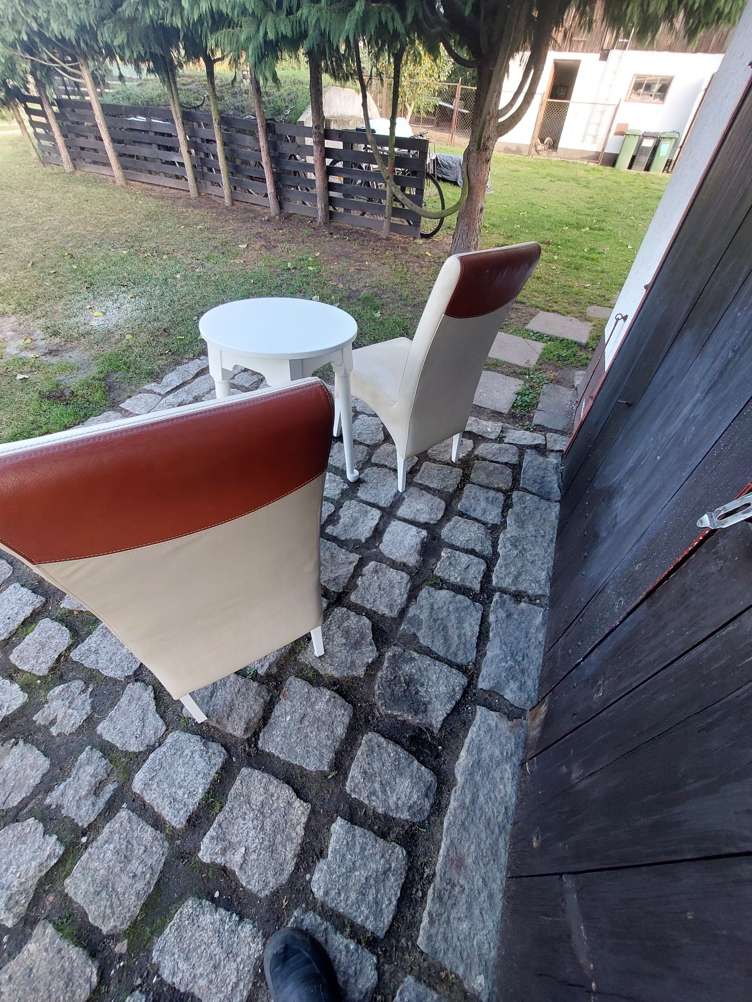 Stolik + 2x krzesła ze skury antyk 35.