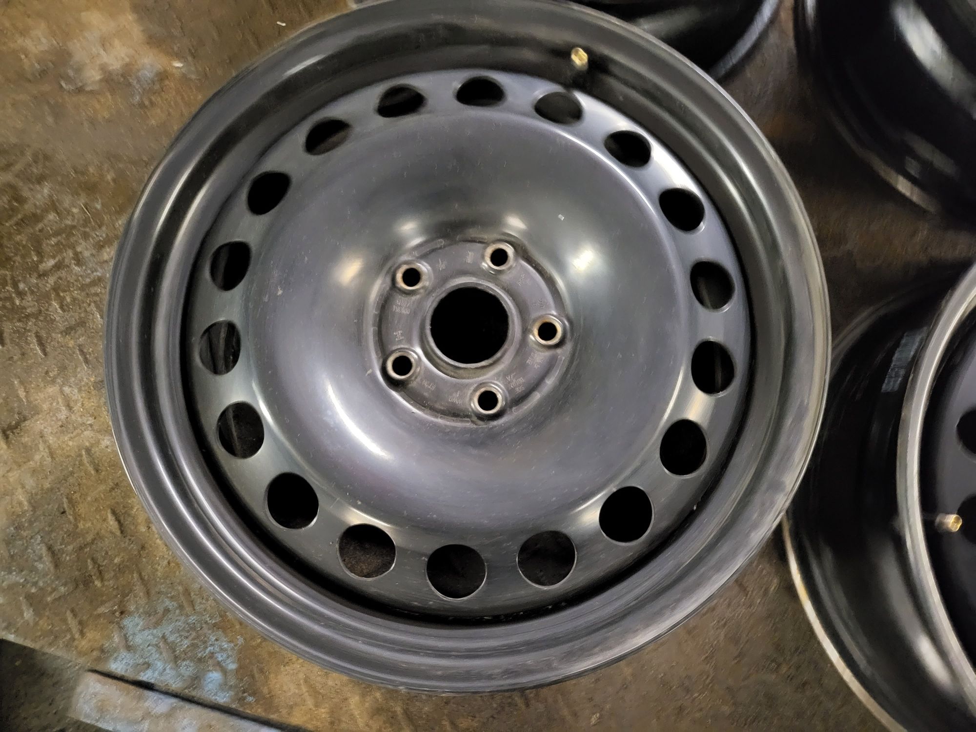 Felgi 17 VW T-Roc Sharan Tiguan Passat Golf T4 Jetta Skoda Seat 5x112.