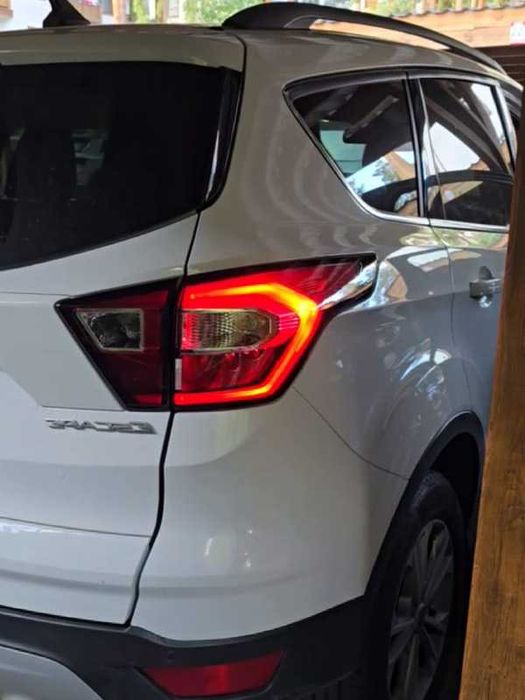 Фара задняя Ford Kuga Escape 16-19 г задний фонарь желтым эскейп куга