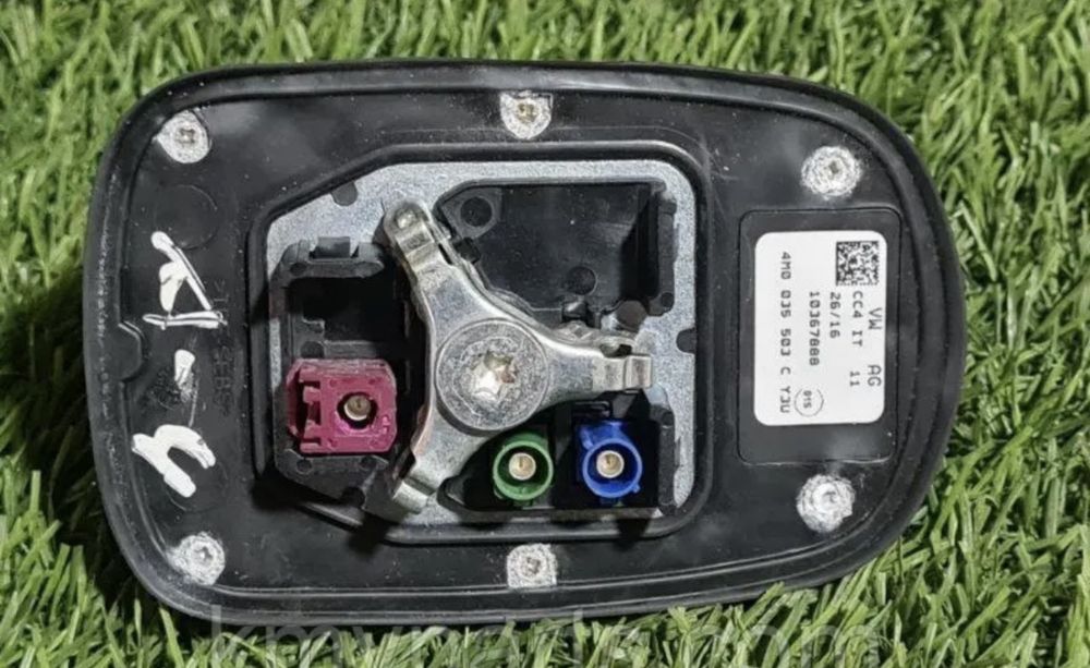 Антена даху Audi A4 B9. Антена Audi. Антена Audi Q5. Антена Audi A4 b9