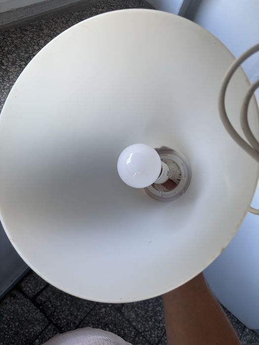 Biala lampa IKEA