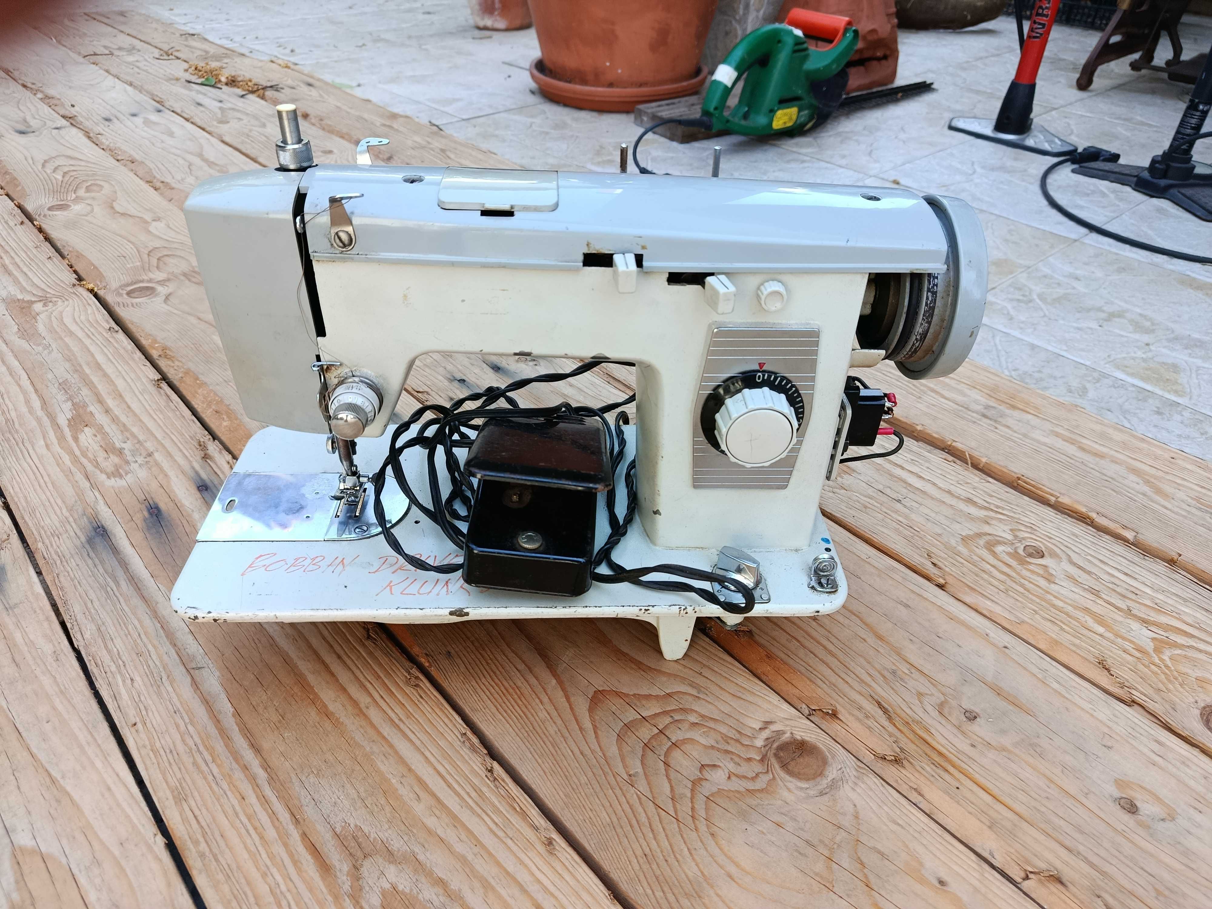 Maquina de costura elétrica sem marca.