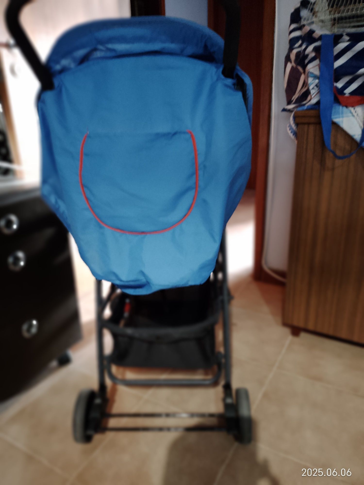 Carrinho de bebê da Disney em azul