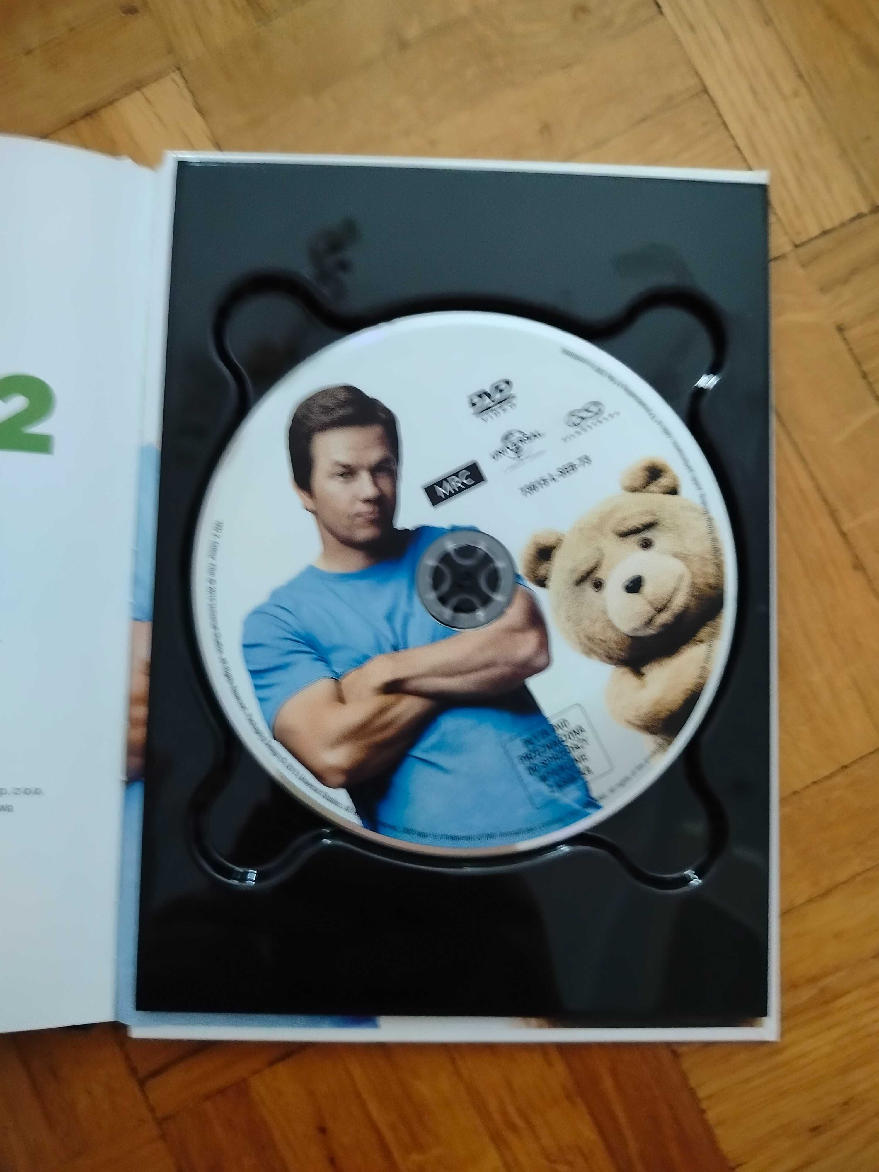Film DVD i książka Ted 2