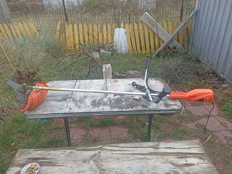 Мережевий садовий тример