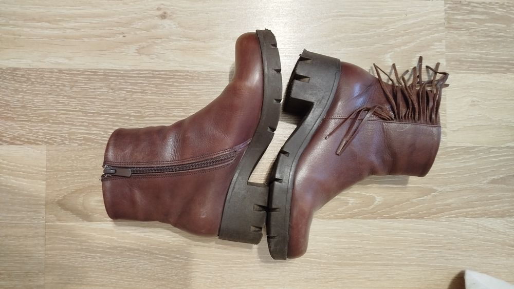 Продам Демі ботінки 37
