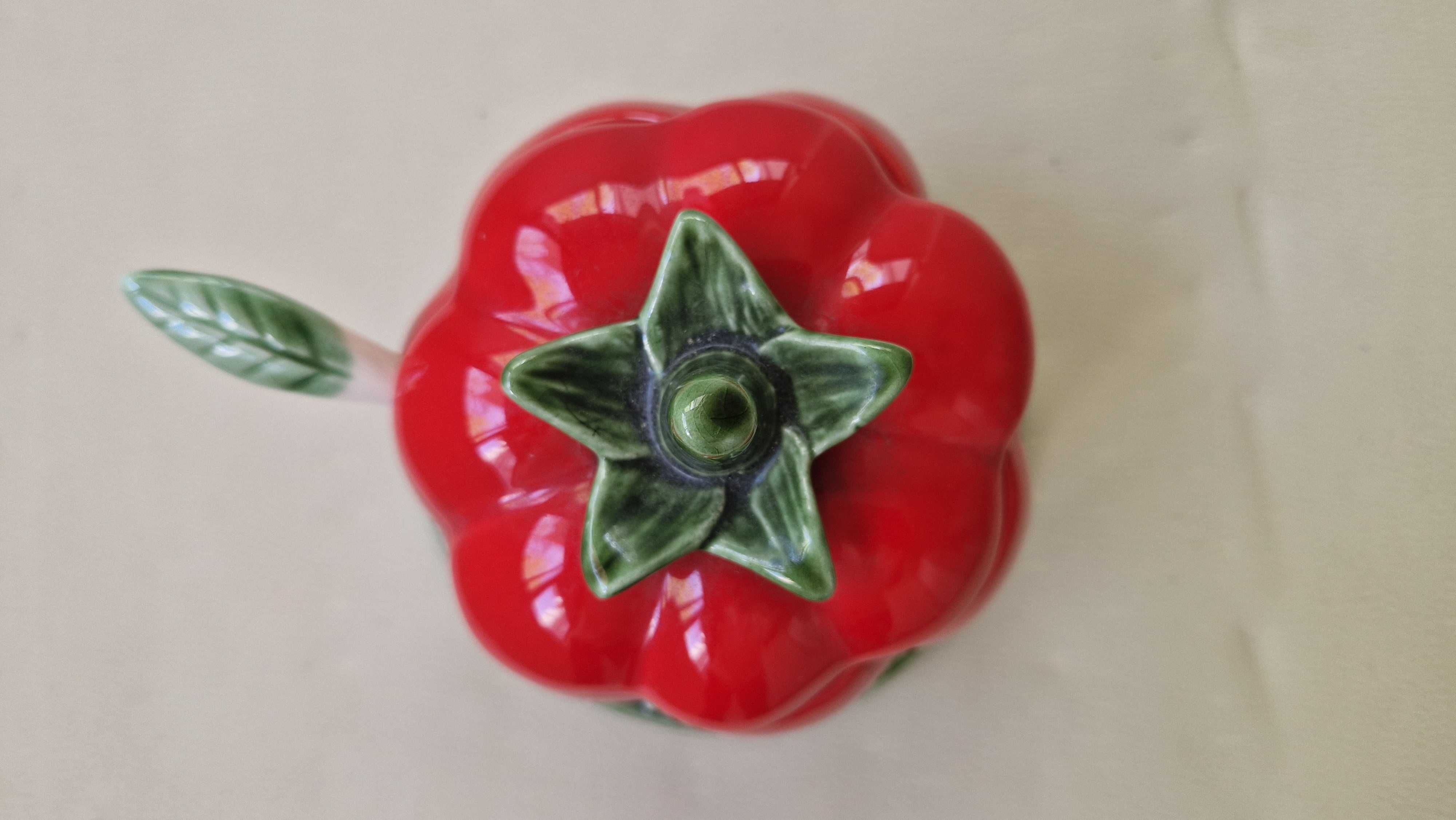 Açucareiro de louça em forma de tomate, com tampa e colher