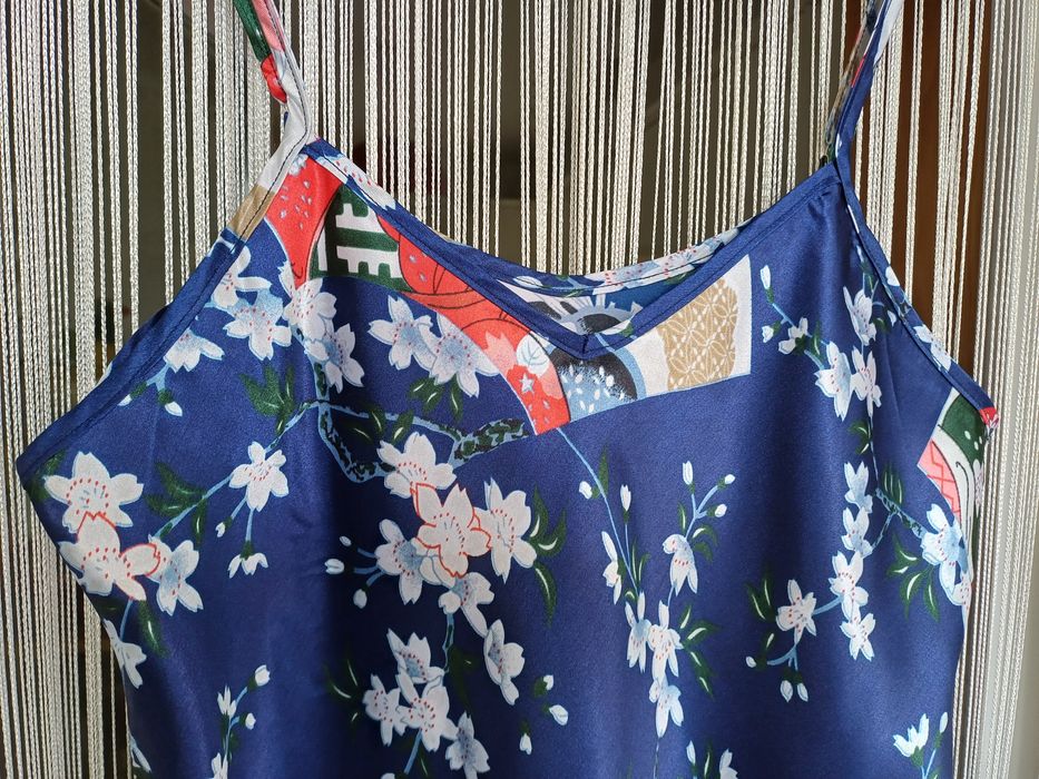 Vestido/Camisa de dormir oriental, padrões florais e leques japoneses