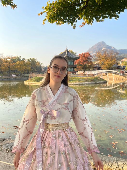 Репетитор корейської та англійської