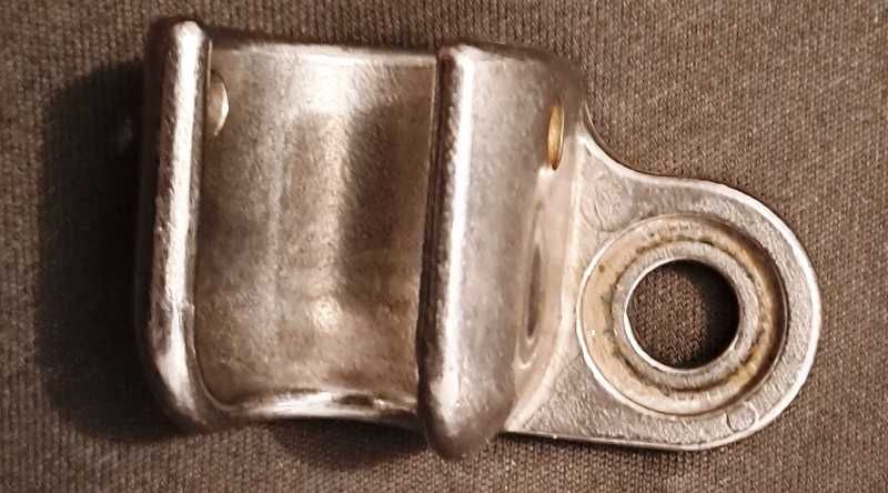 rowerowy zaczep boczny do holowania przyczepek rowerowych.