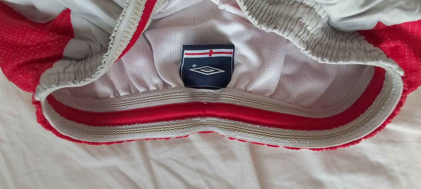 Spodenki piłkarskie reprezentacji Anglii- oryginał Umbro.