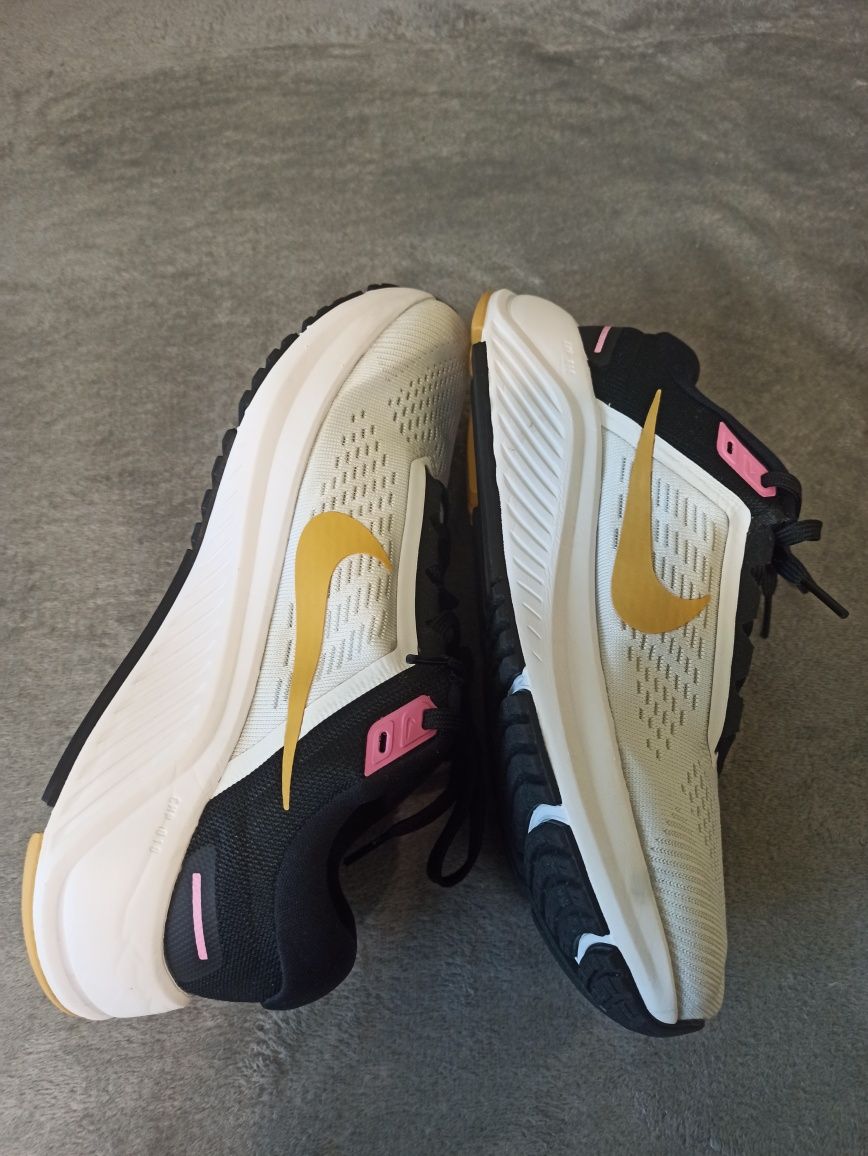 Жіночі кросівки Nike Air Zoom Structure 24  39р.