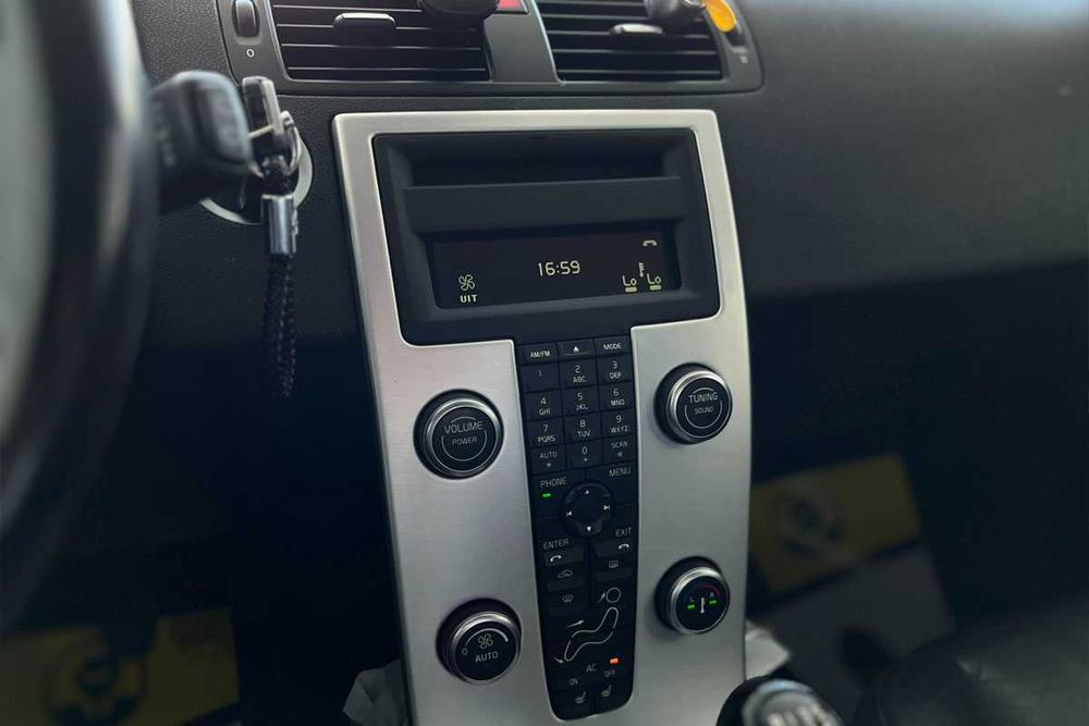 Volvo V50 2011 року