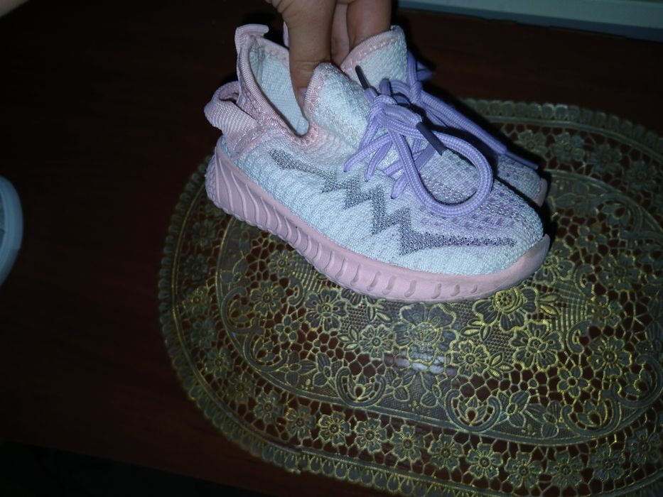 Кросівки на дівчинку