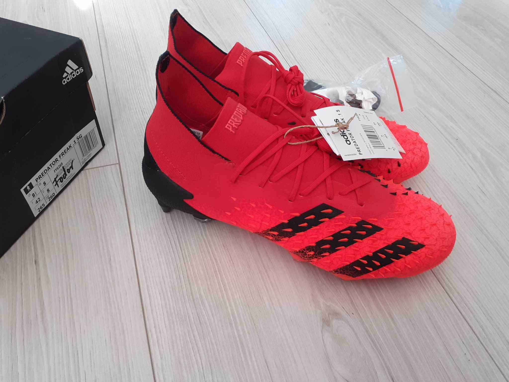 Profesjonalne buty piłkarskie, korki adidas  Predator Freak.1 SG r. 42