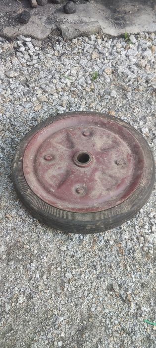 Koło od taczki stare