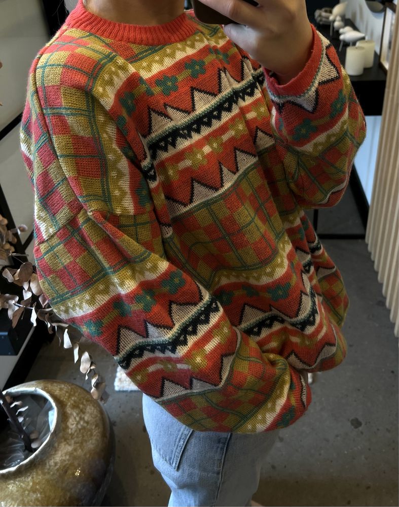 Kolorowy sweter we wzory; vintage; retro; hipsterski