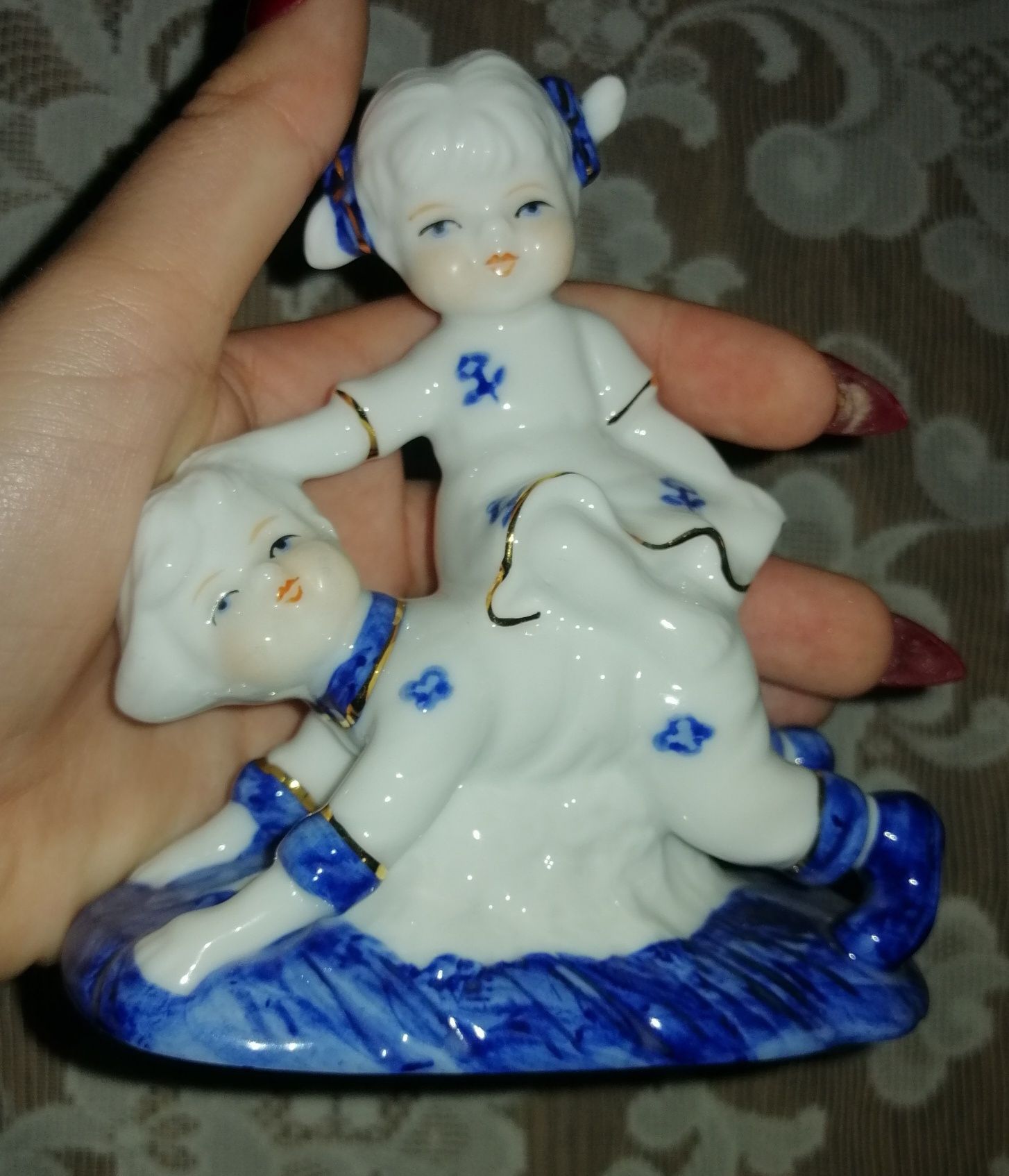 Figurki porcelanowe dzieci i kwiaty