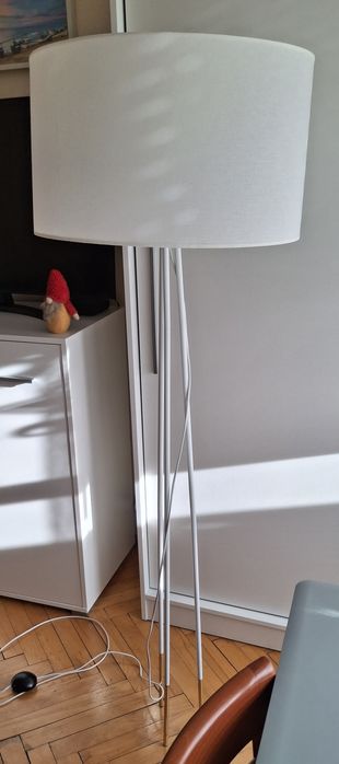 Biała lampa stojąca z salonu Agata stan bdb