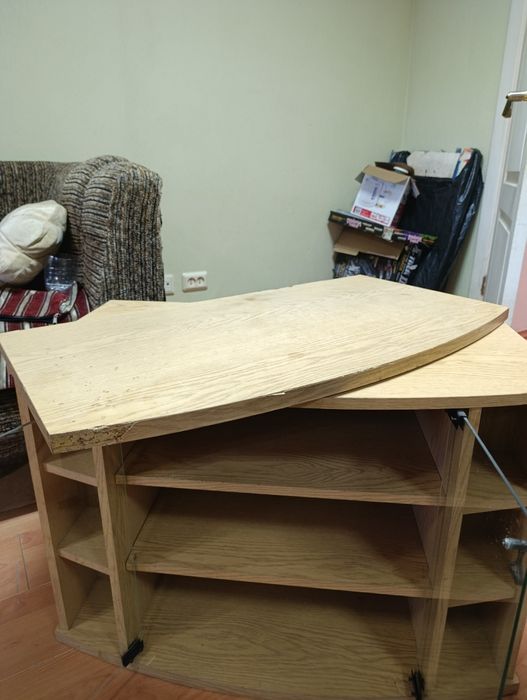 Продам тумбочку,светлое дерево