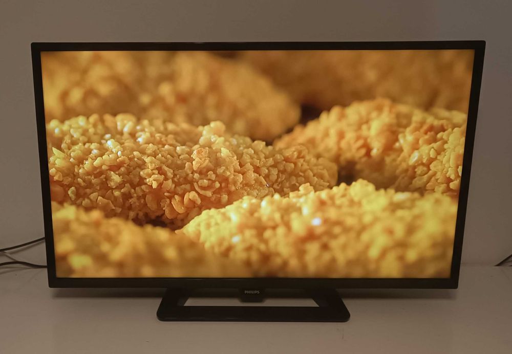 32 Cali Telewizor Philips LED + Kabel HDMI + Upominek +