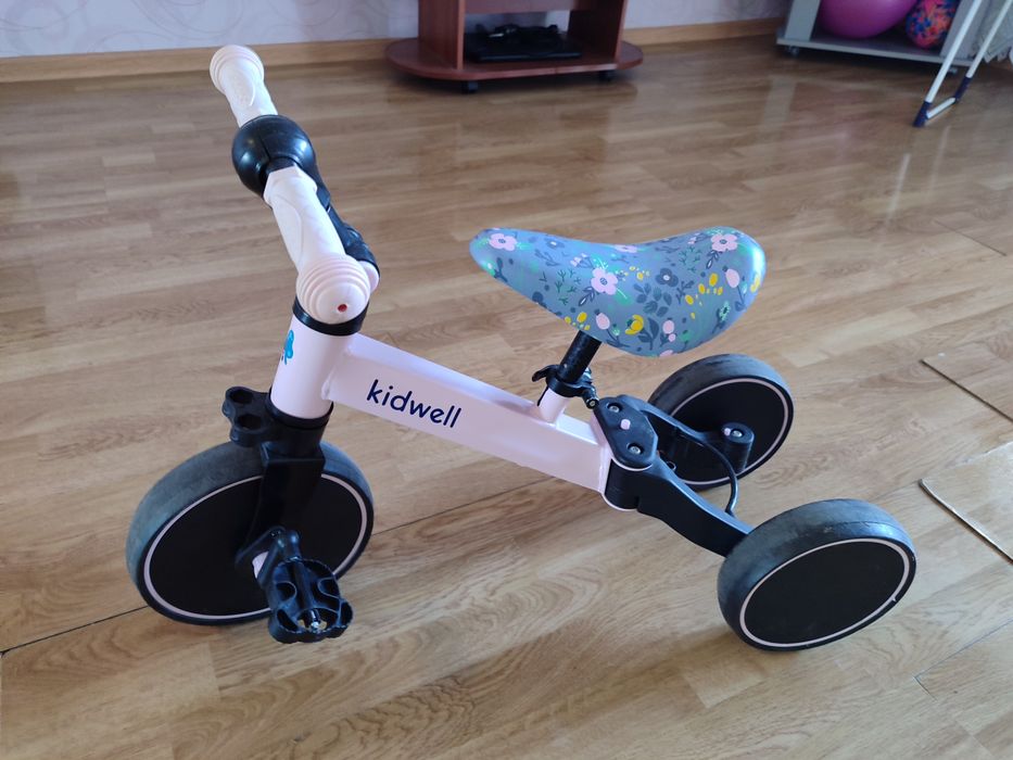 Продам беговел велосипед 3 в 1 kidwell
