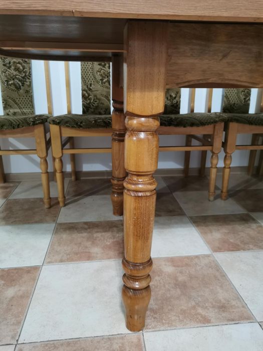 Do salonu, stół, 10x krzeseł, komoda, kredens