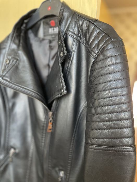 Жіноча шкіряна куртка