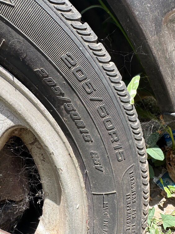 jantes  com pneus , em perfeito estado semi novo .