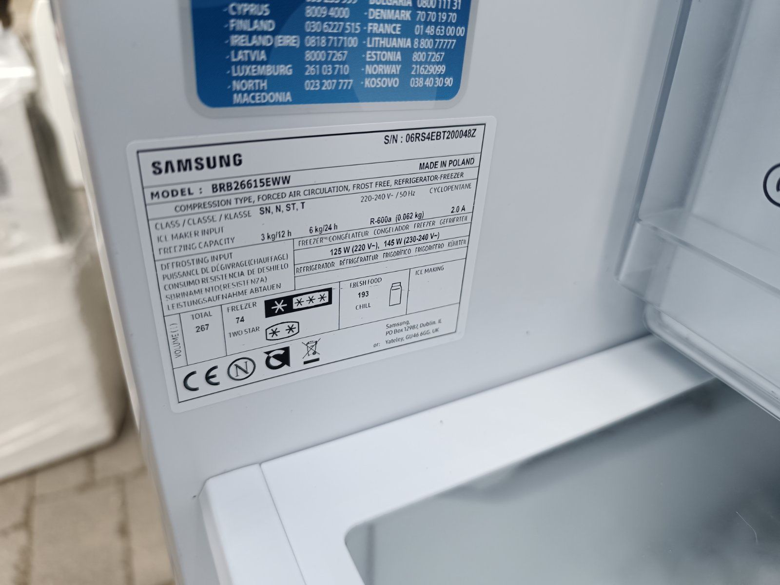 Новий вбудований холодильник Samsung BRB26615EWW