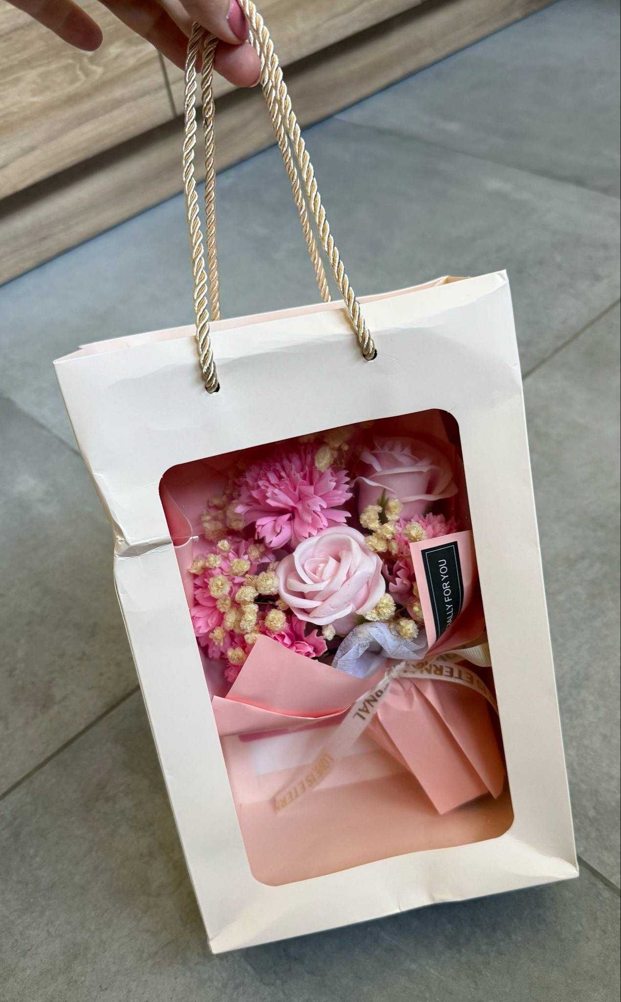 Bukiet Kwiatów Mydlanych Zapachowy Flower Box w Pudełku na Prezent