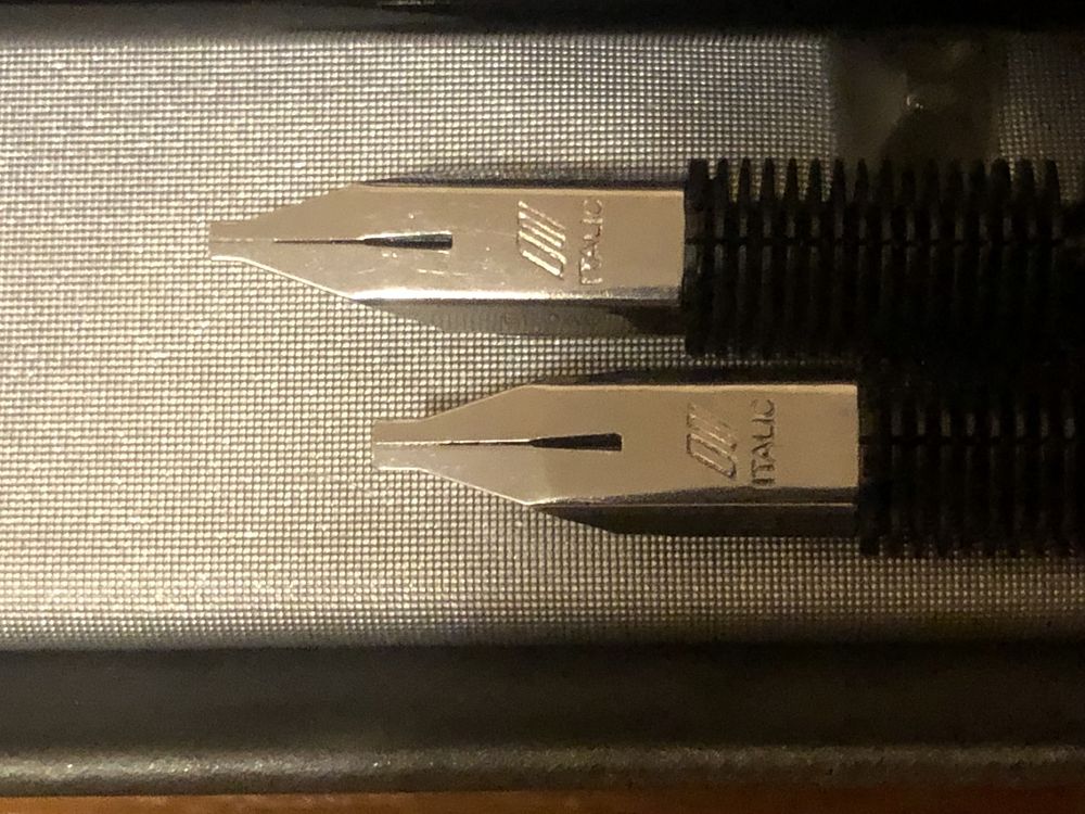 trzy długopisy parker